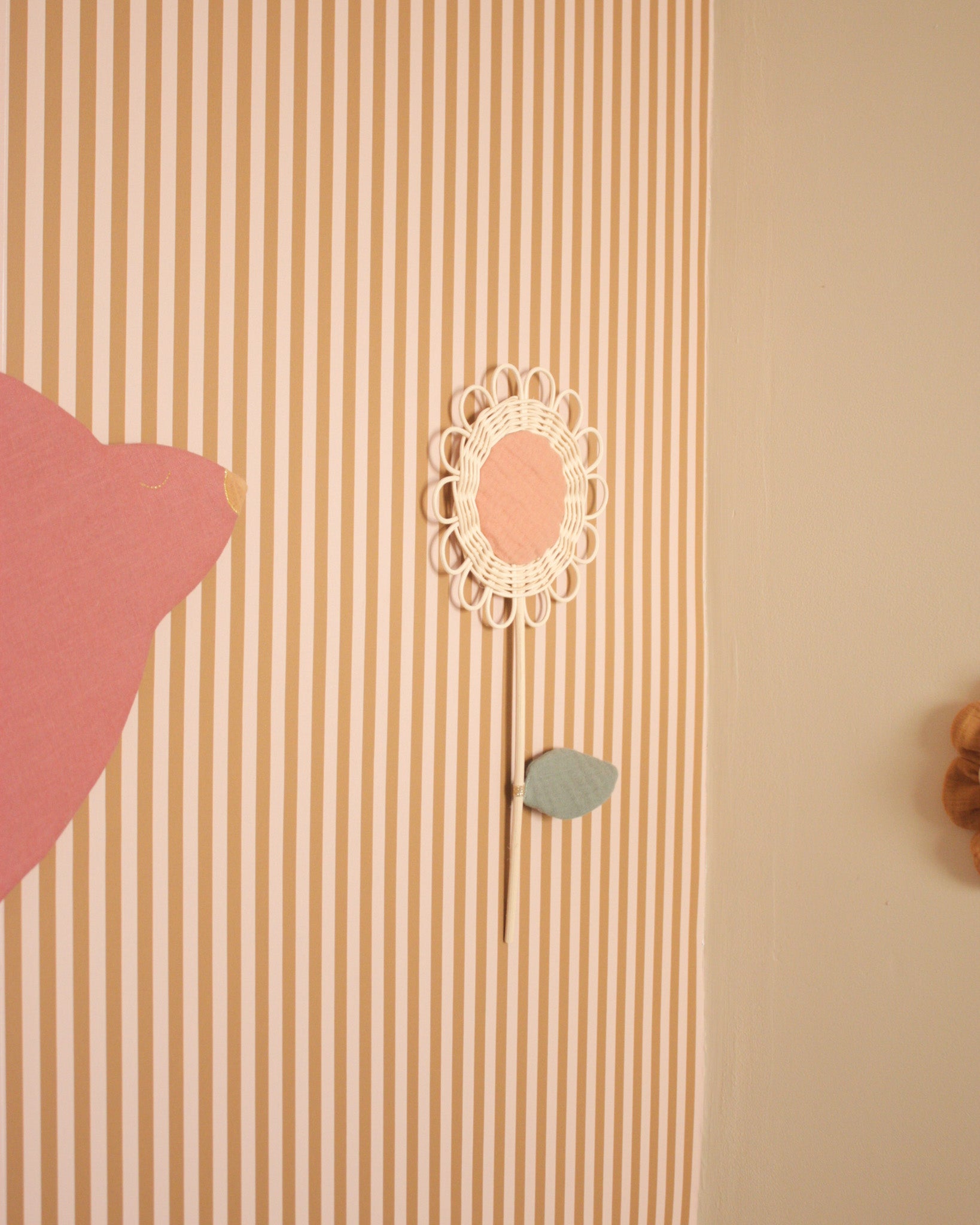 Grande Marguerite avec feuille pêche