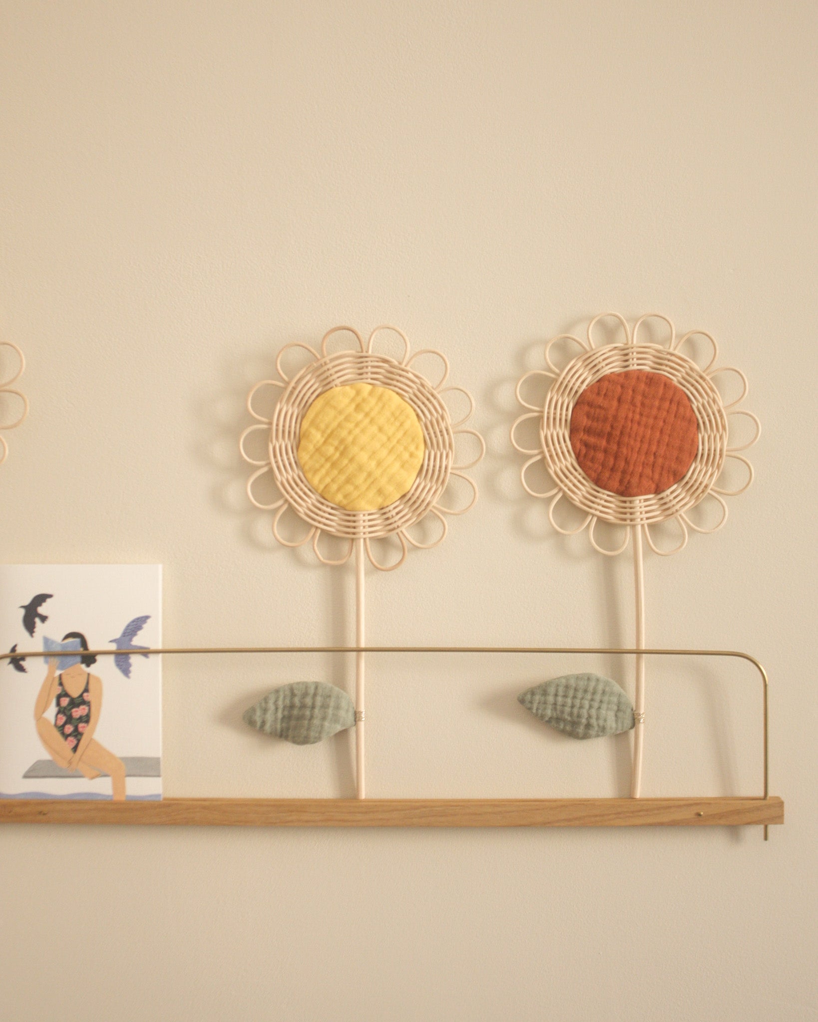 Large Daisy with leaf