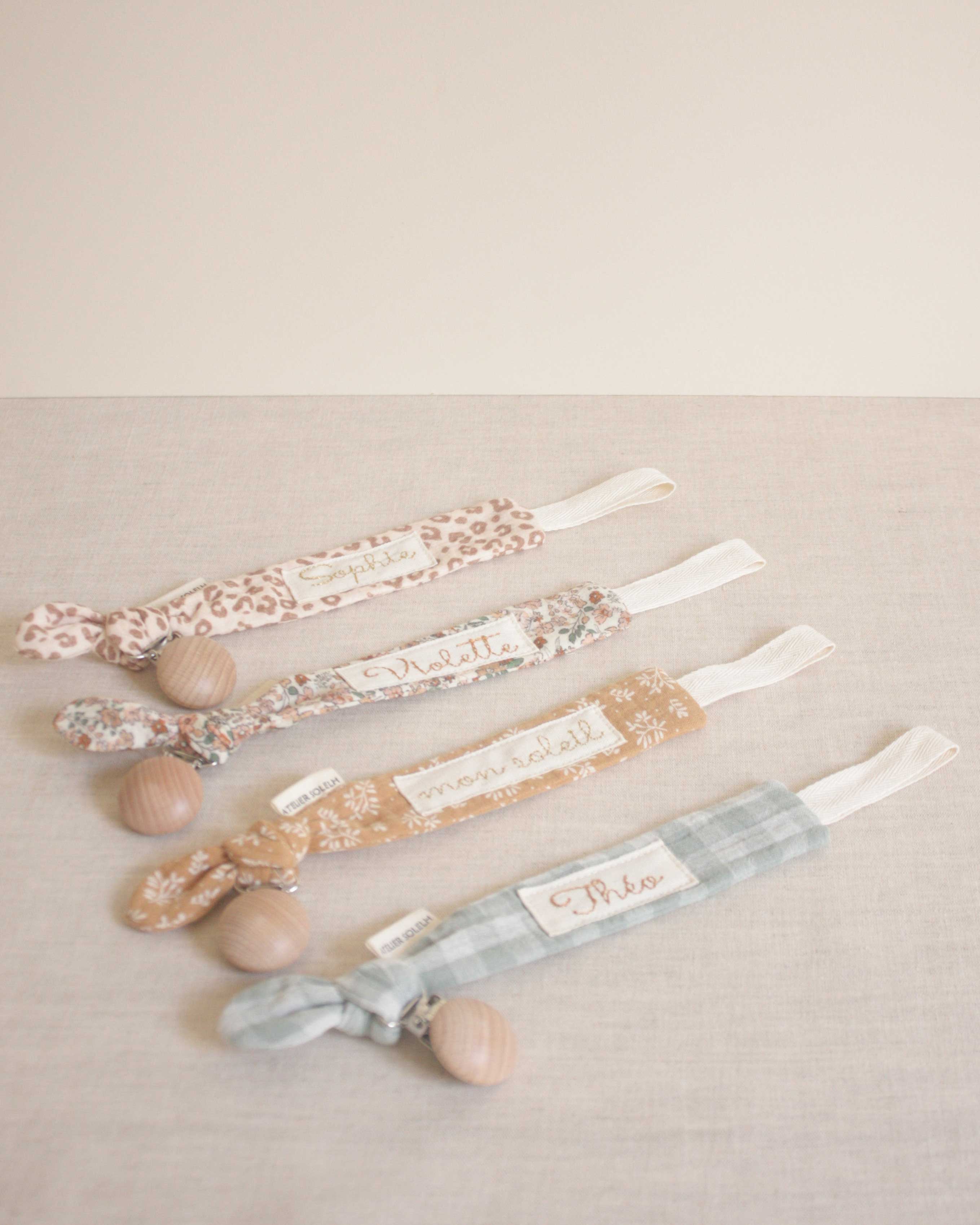 Attache-tétine personnalisé vichy vert