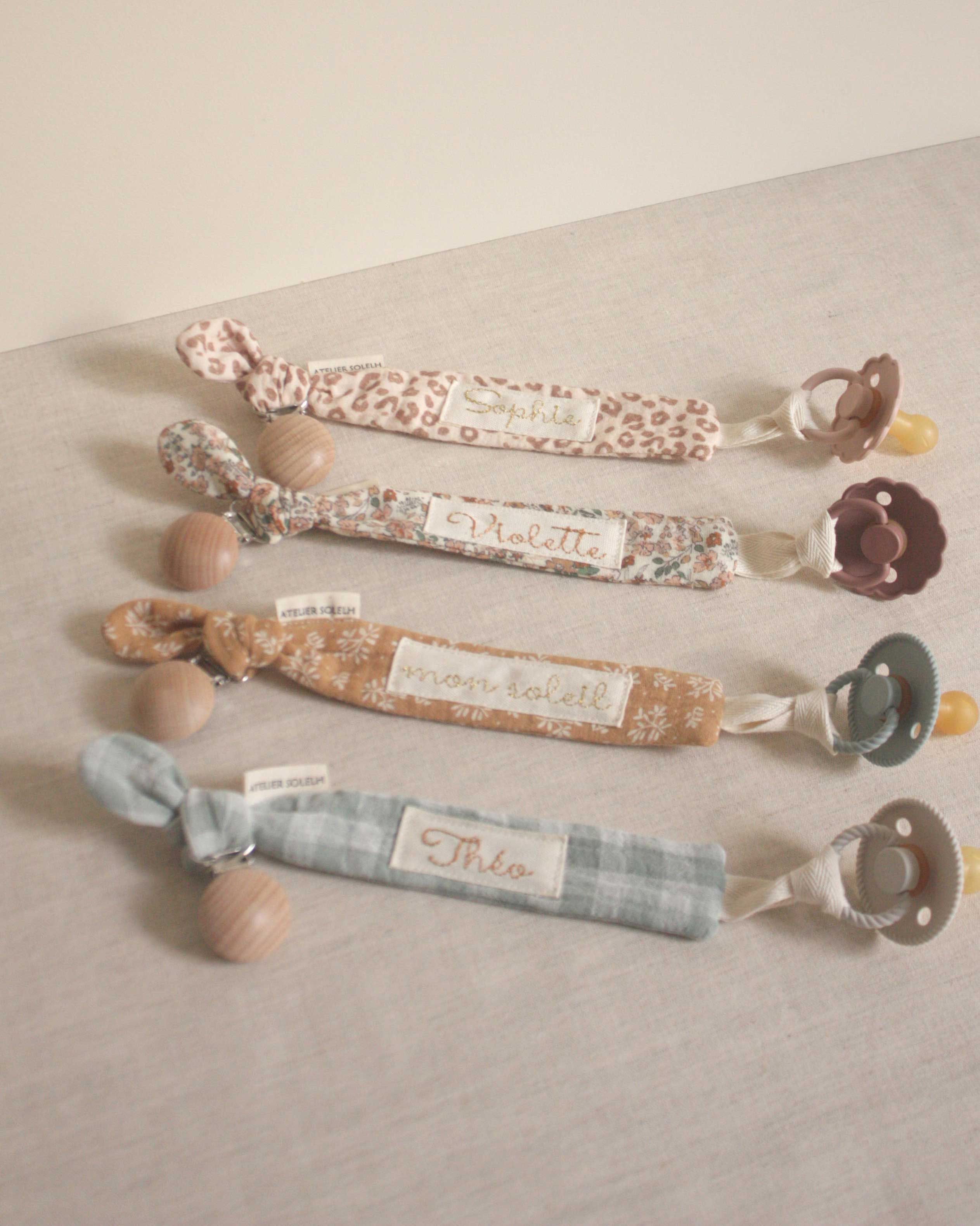 Attache-tétine personnalisé vichy vert