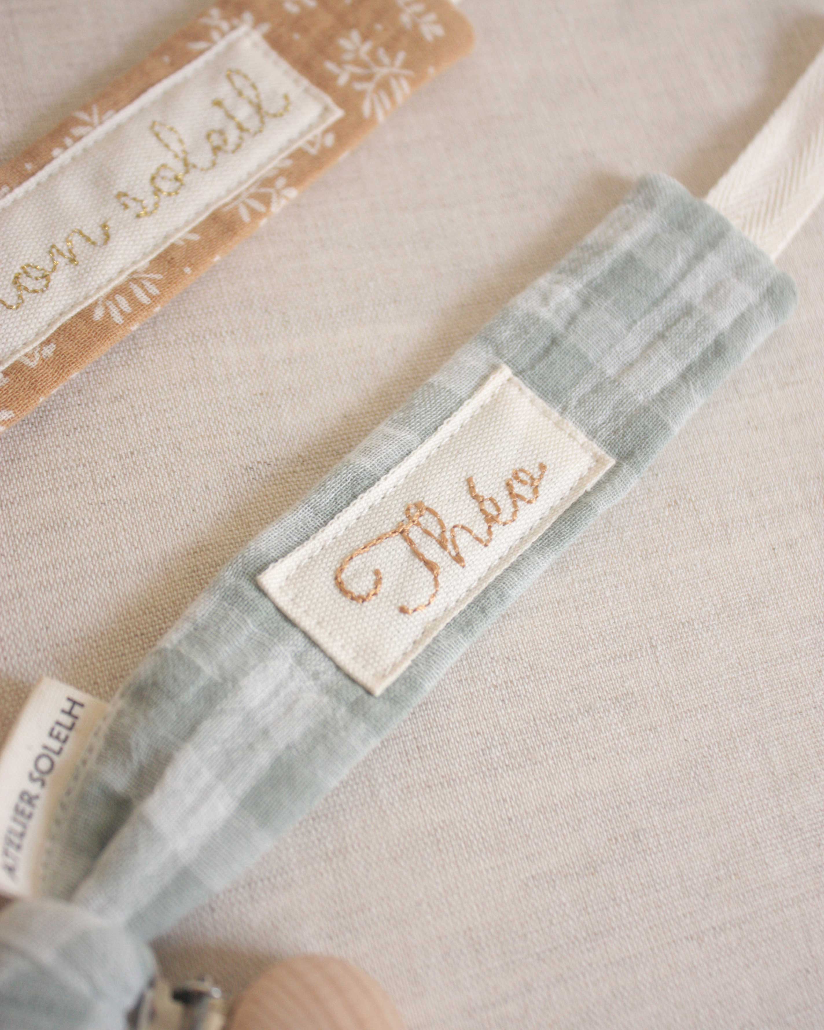 Attache-tétine personnalisé vichy vert