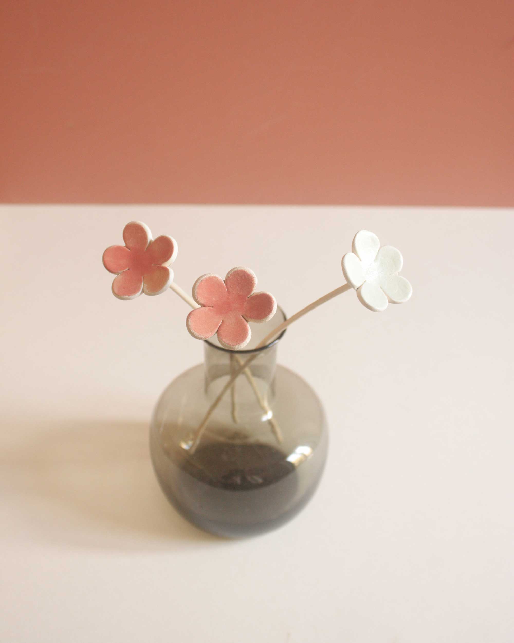 fleur en céramique rose