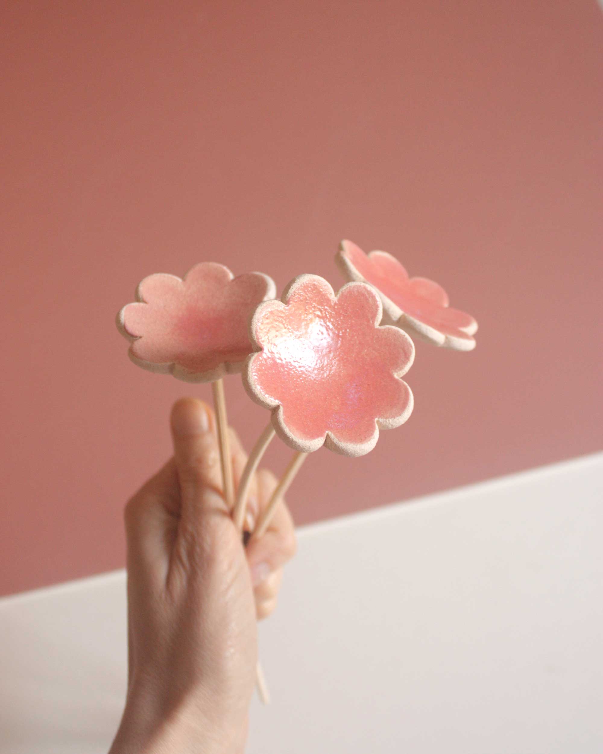 grande fleur en céramique rose