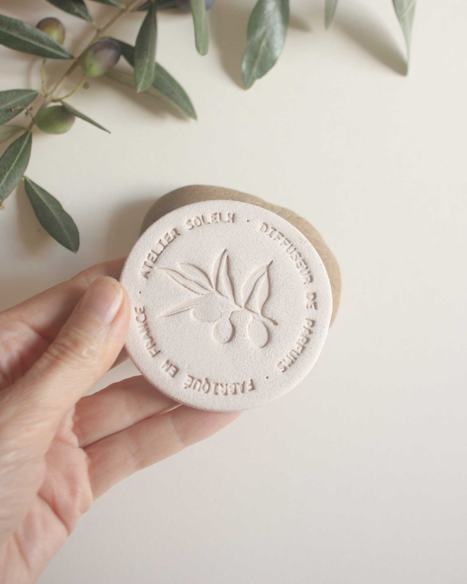 médaillon en céramique à poser olivier