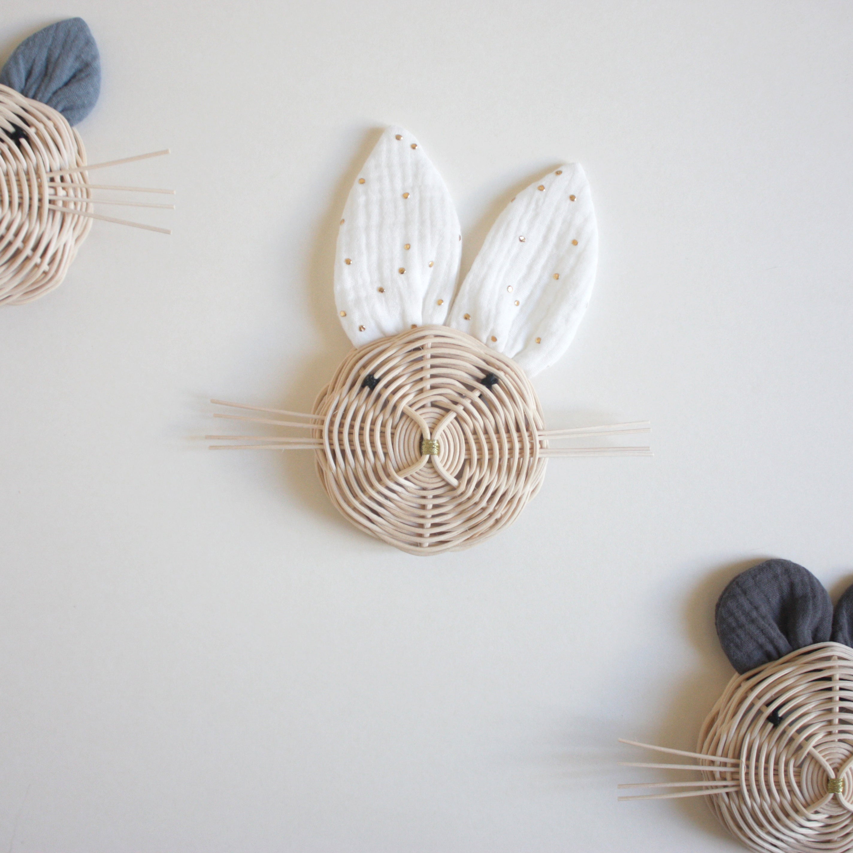 trophée lapin pois dorés