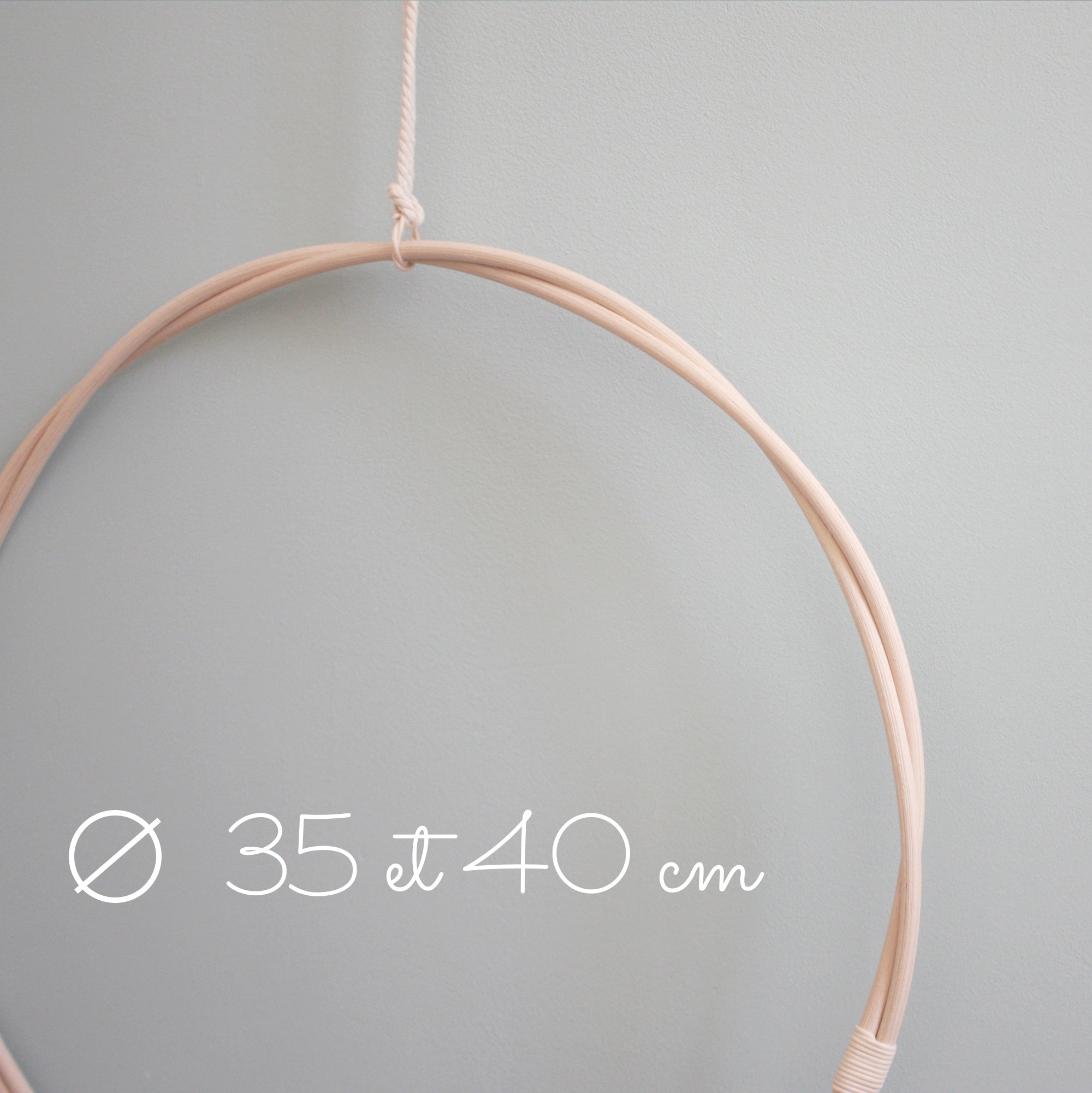 grand cercle en bois, il est écrit sur l'image que ce cercle existe en 35 et 40 cm.
