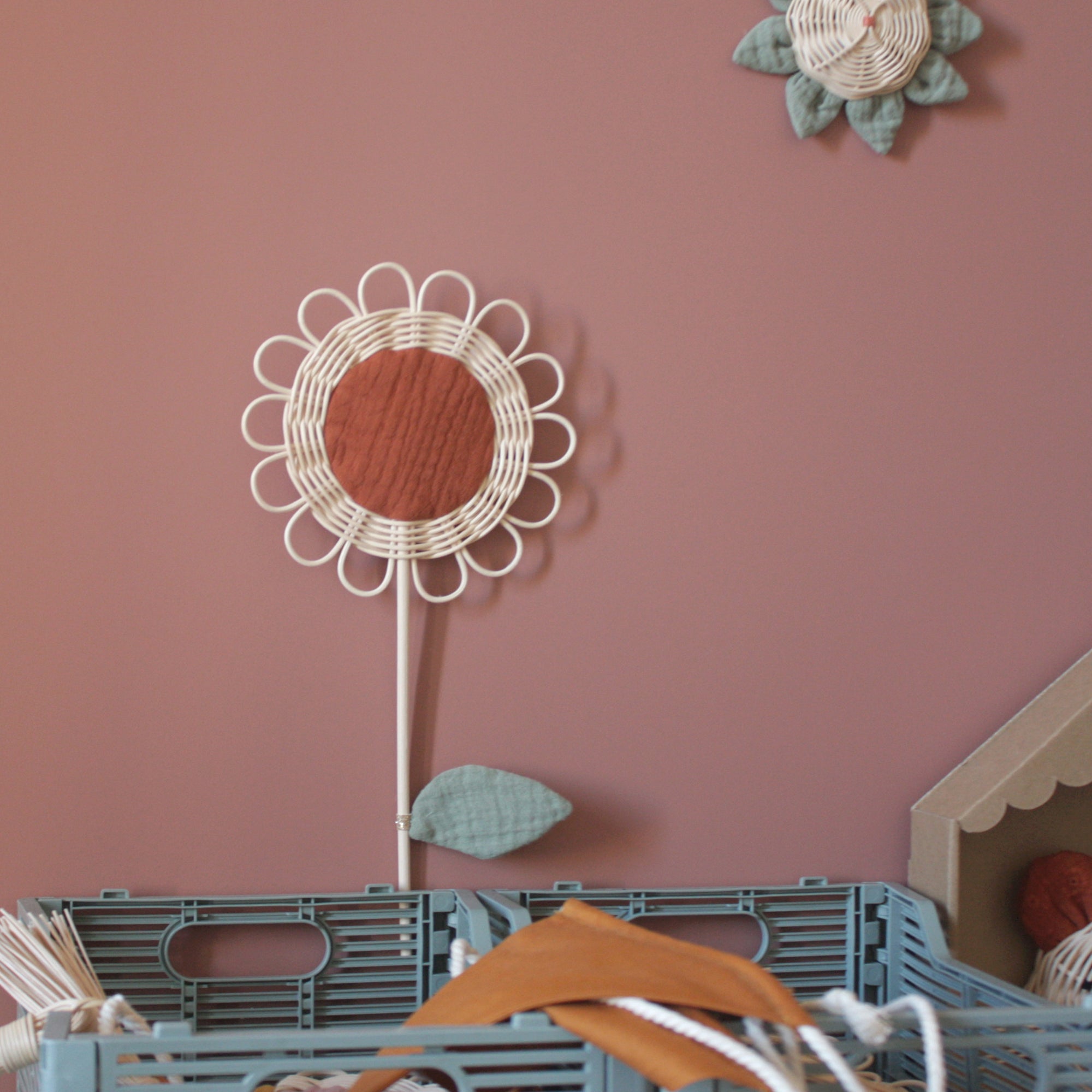 Grande Marguerite avec feuille rouille