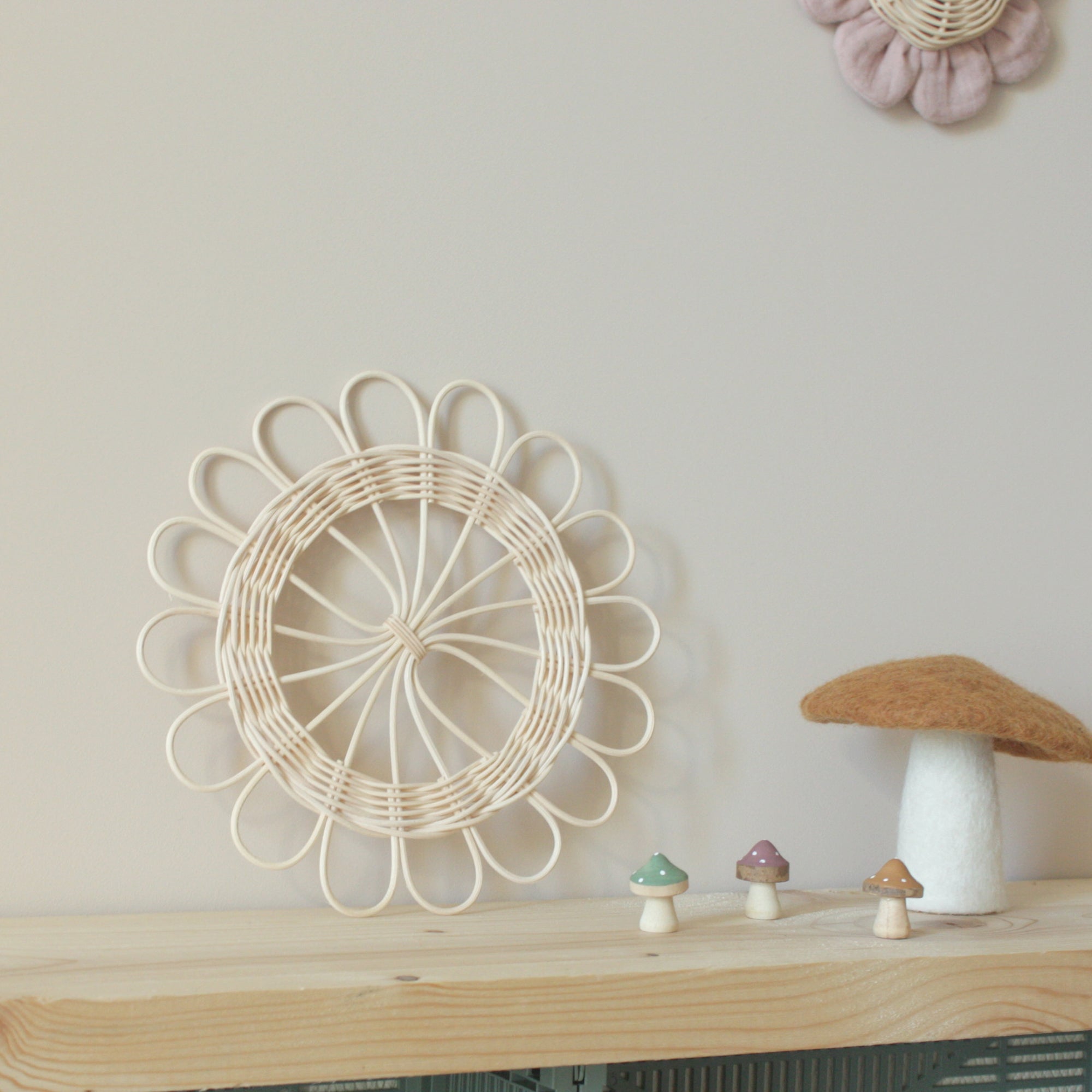 Rattan daisy