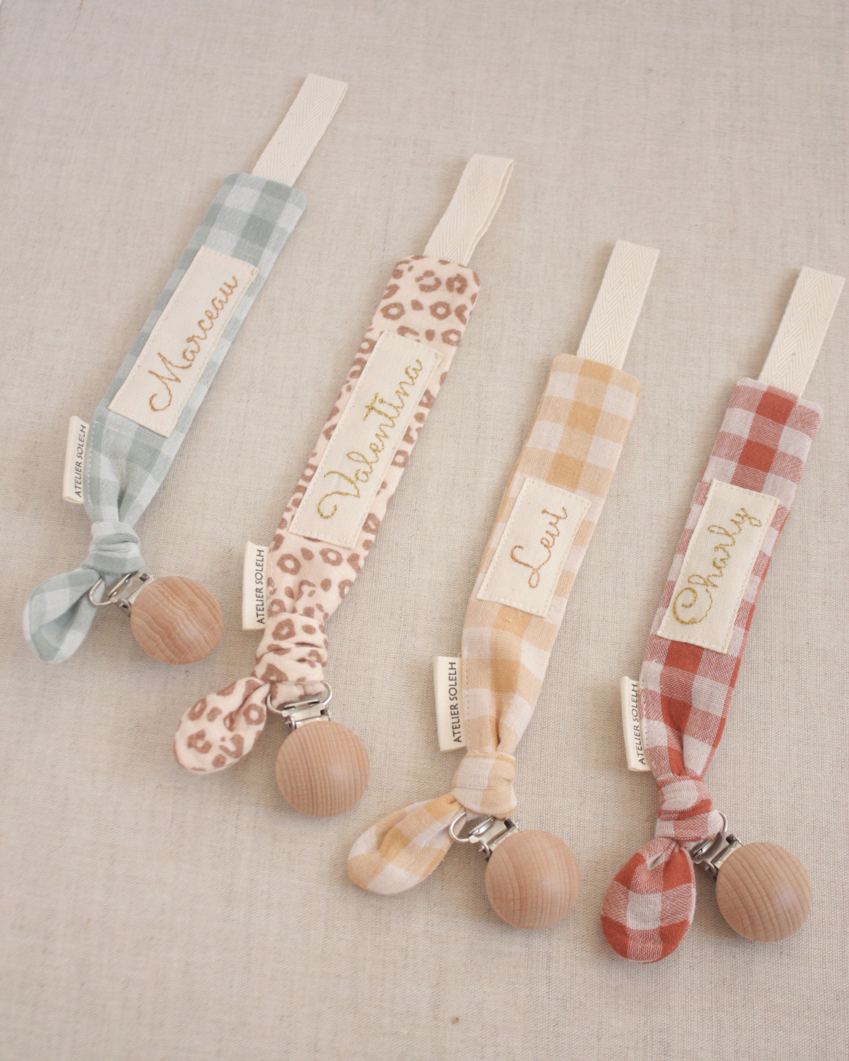 Attache-tétine personnalisé vichy rouille