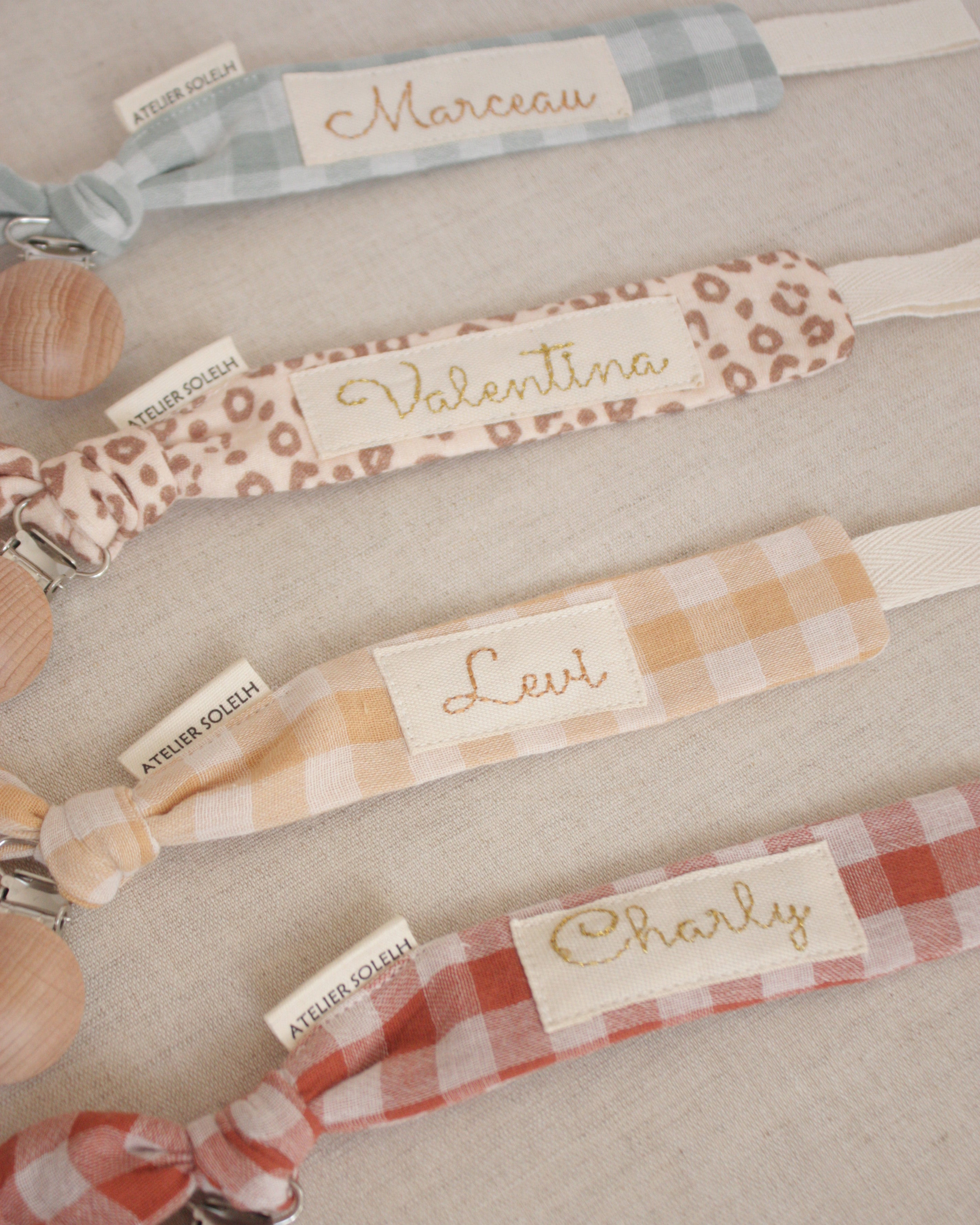 Attache-tétine personnalisé vichy rouille