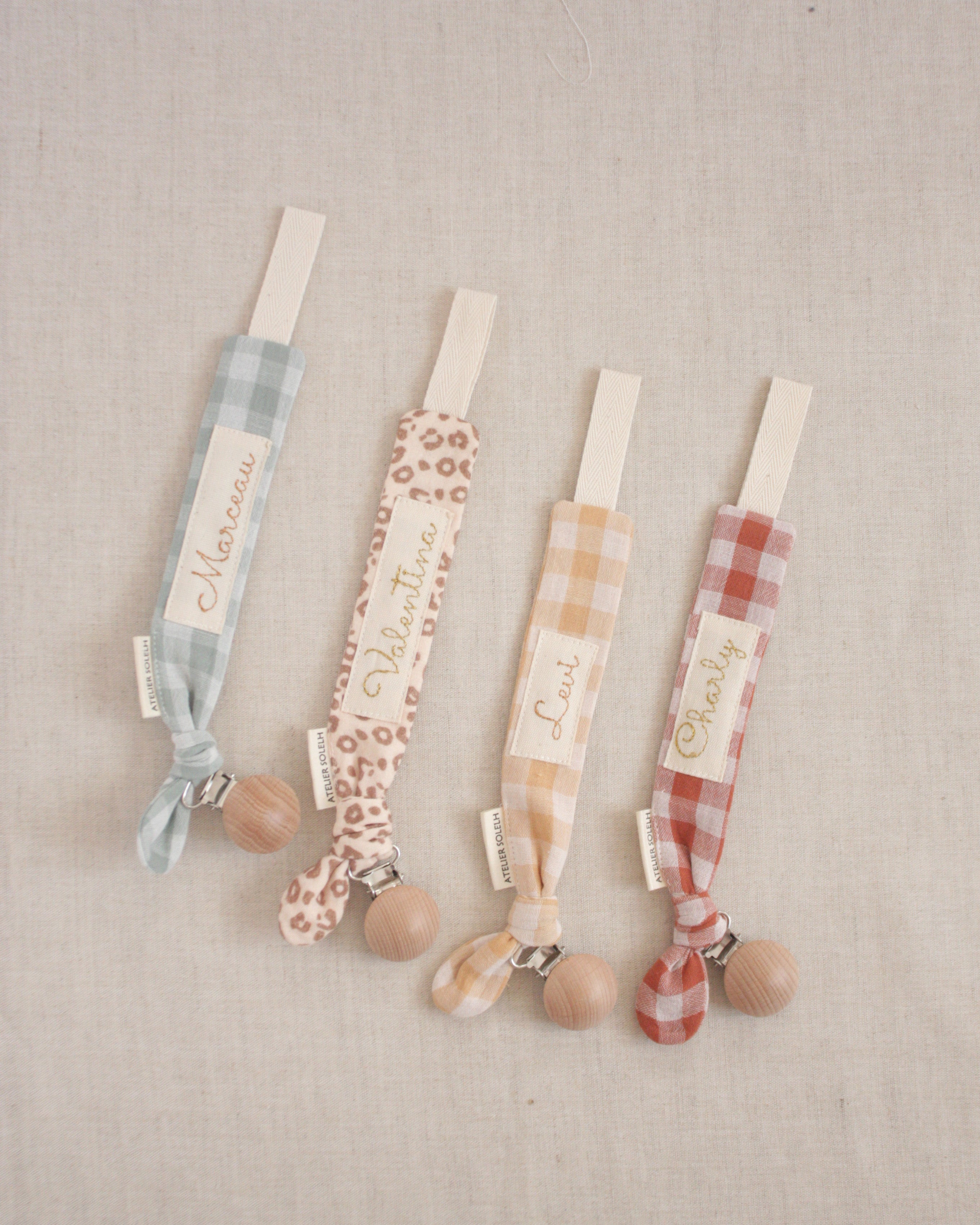 Attache-tétine personnalisé vichy rouille