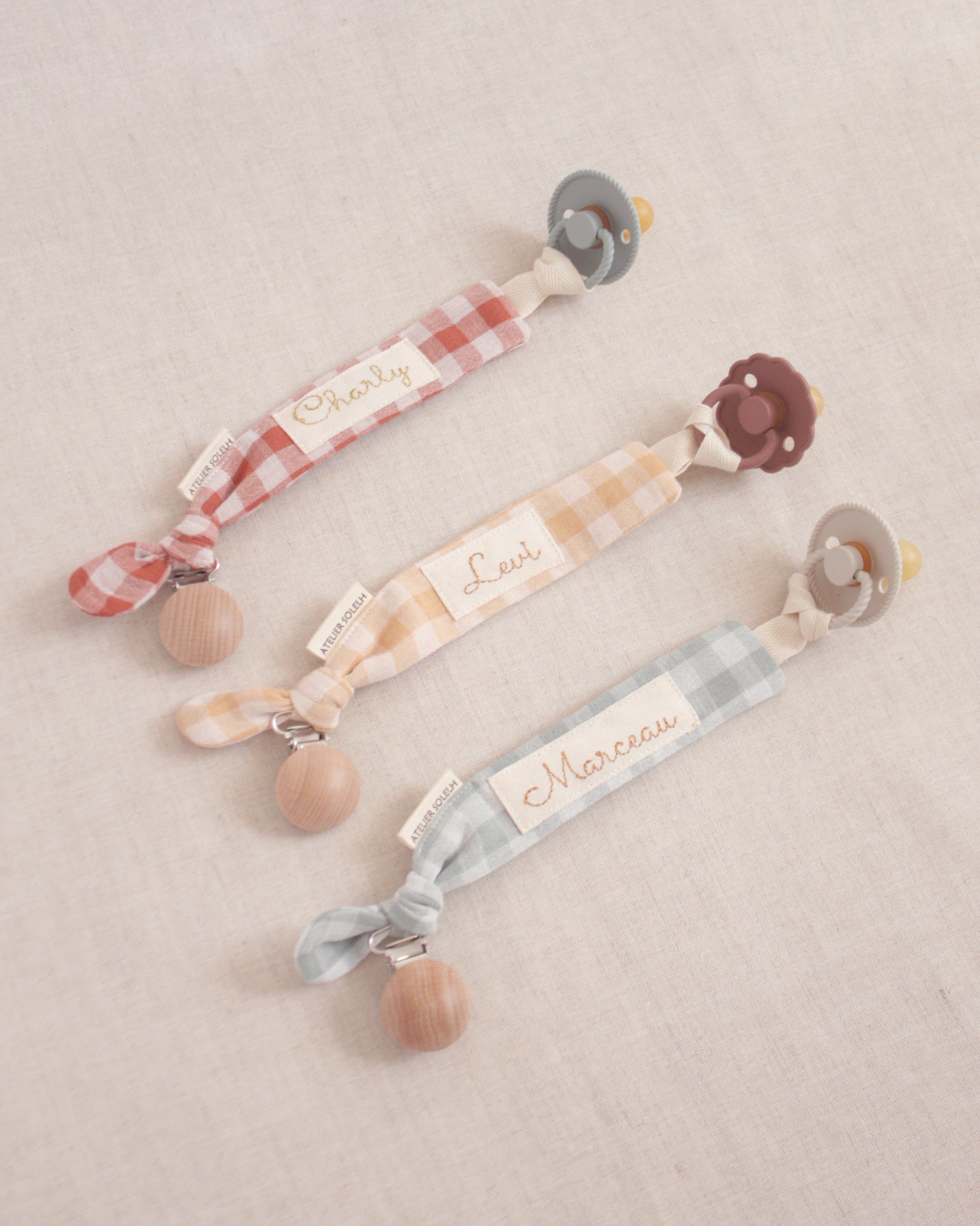 Attache-tétine personnalisé vichy jaune