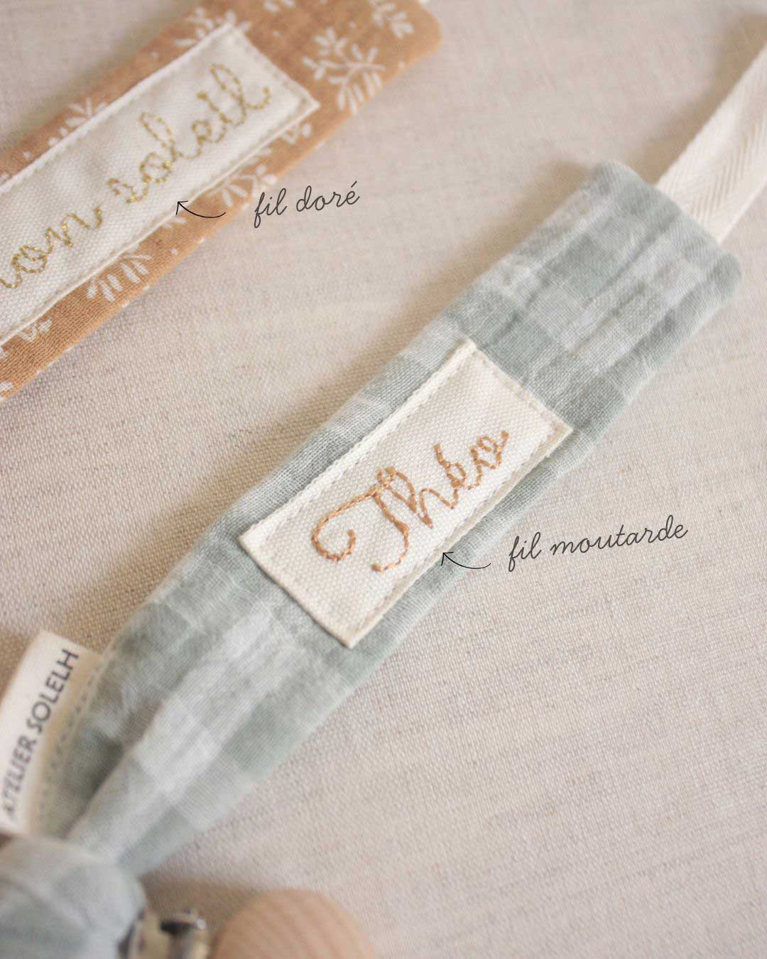 Attache-tétine personnalisé vichy vert