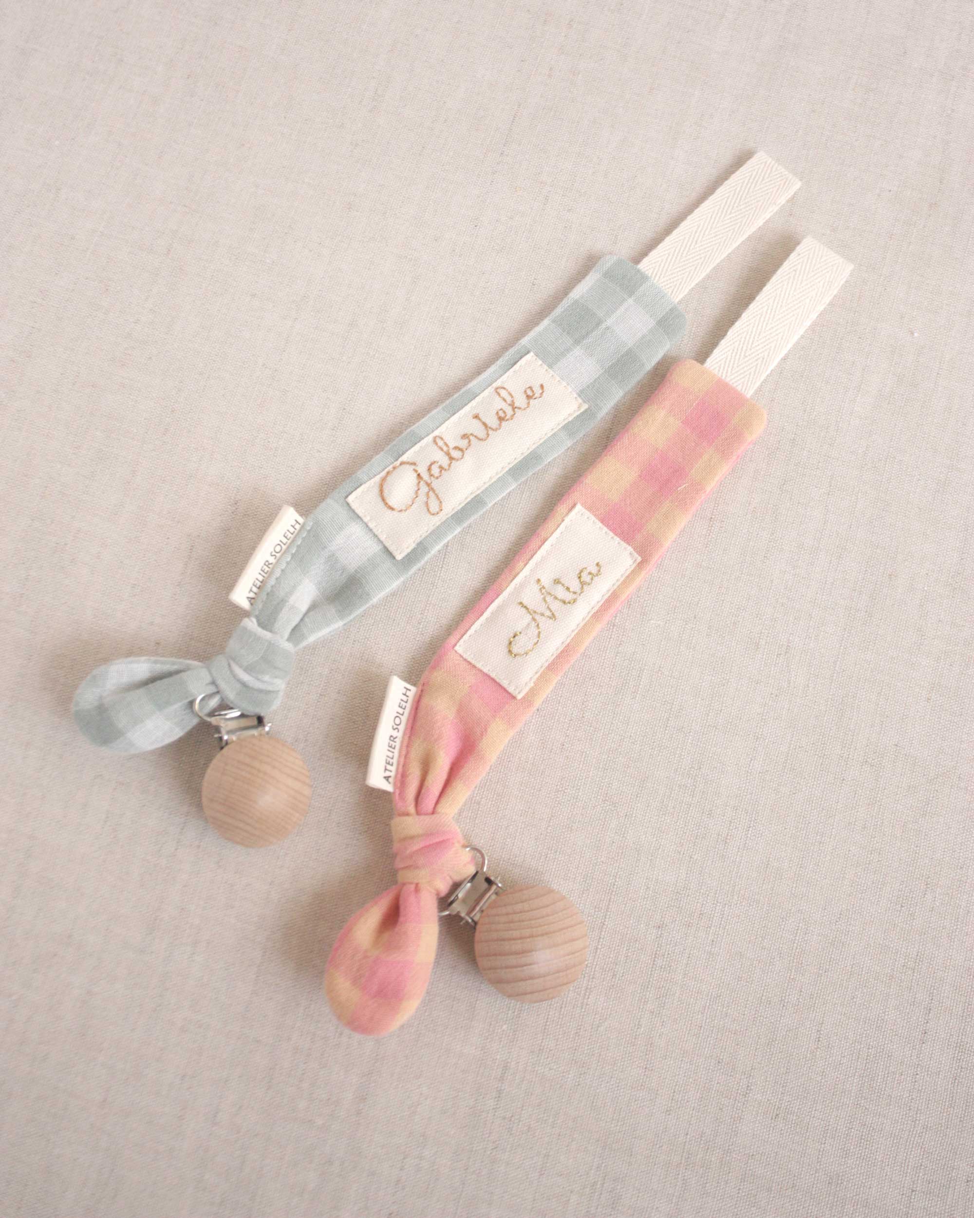 Attache-tétine personnalisé vichy rose et jaune