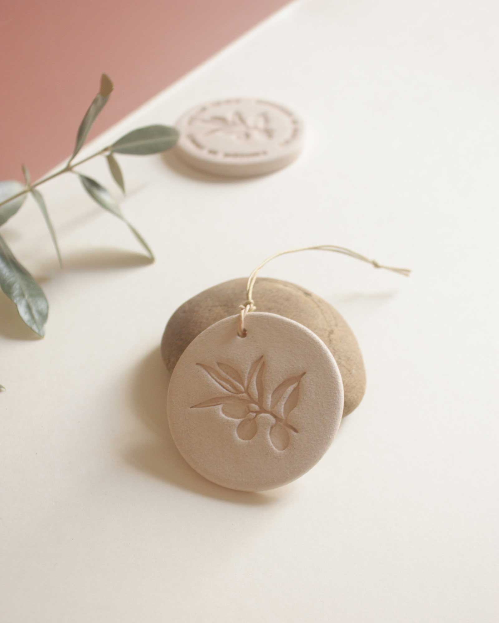 médaillon en céramique olivier