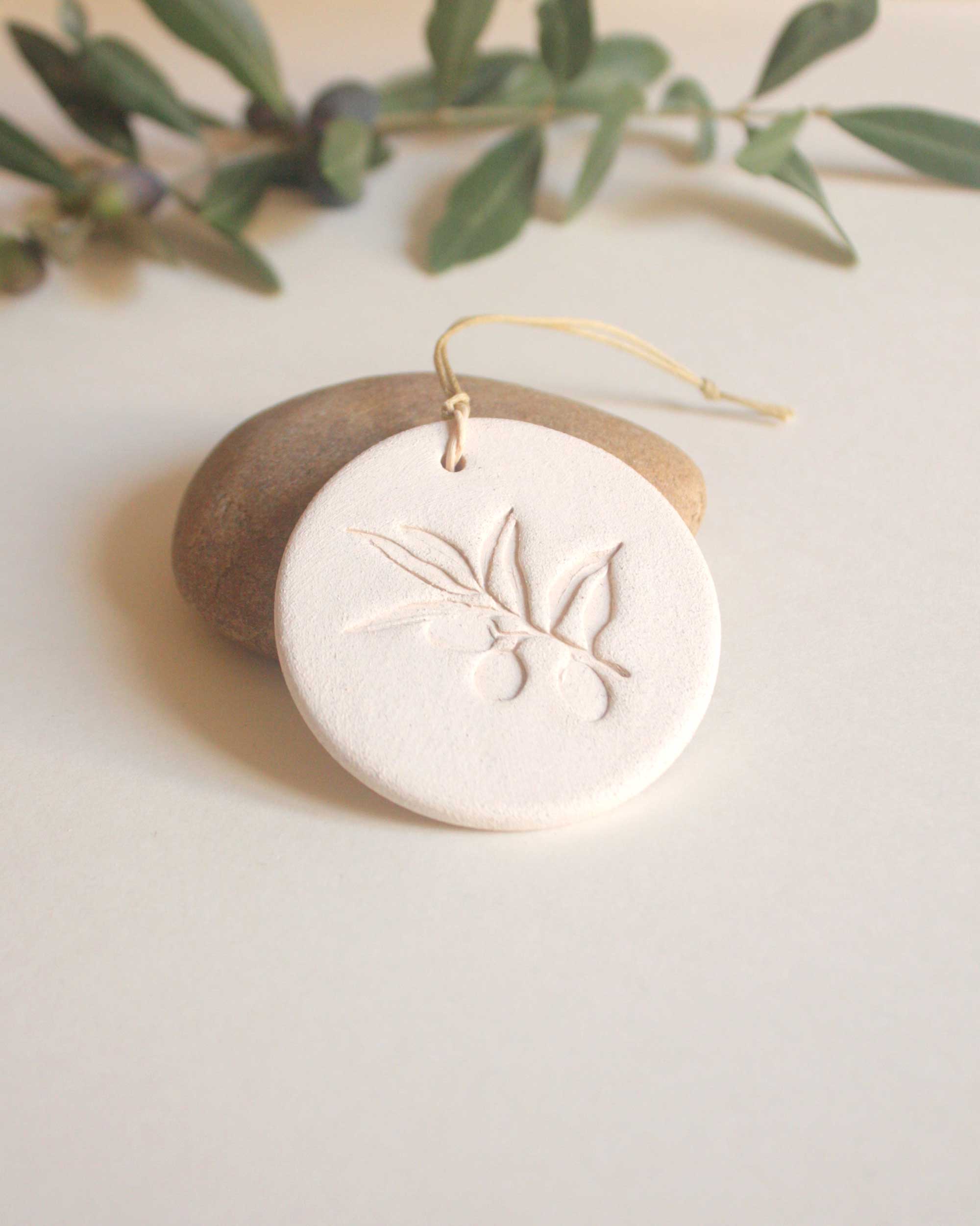 médaillon en céramique olivier