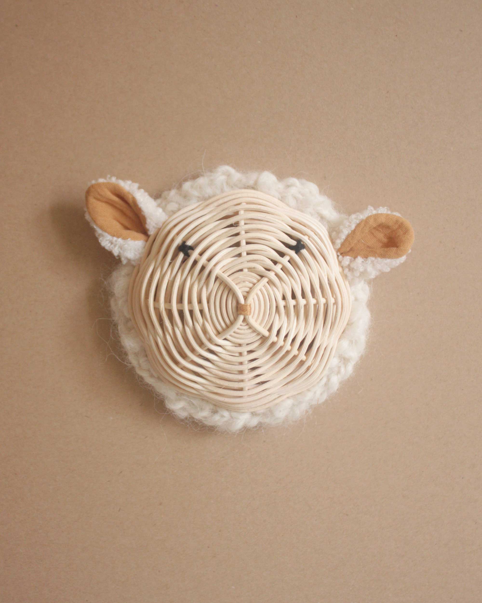 trophee mouton pour decorer la chambre de bebe