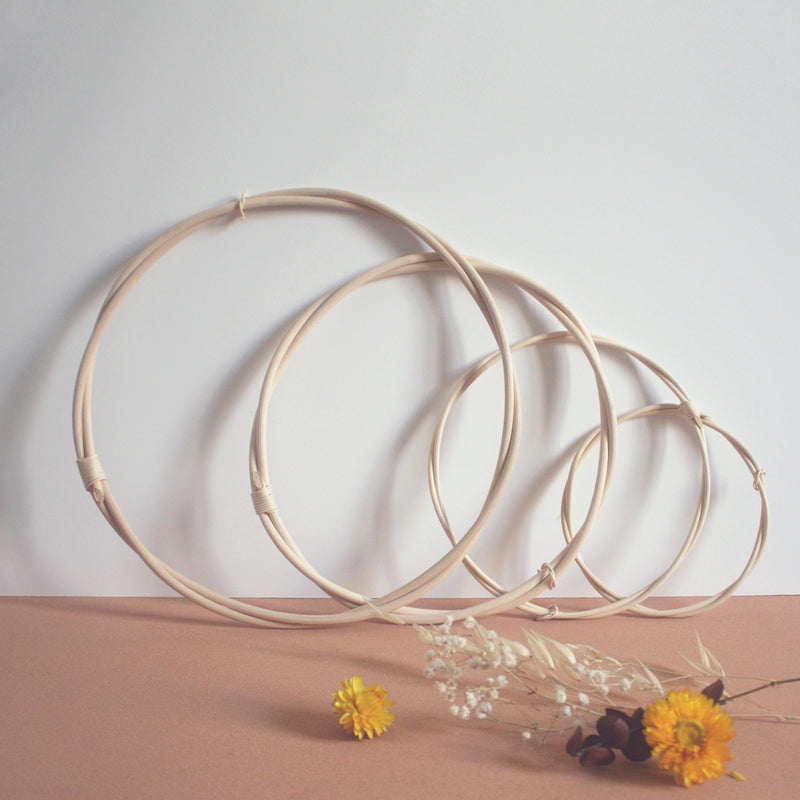 cercle en rotin couronne fleur séchées